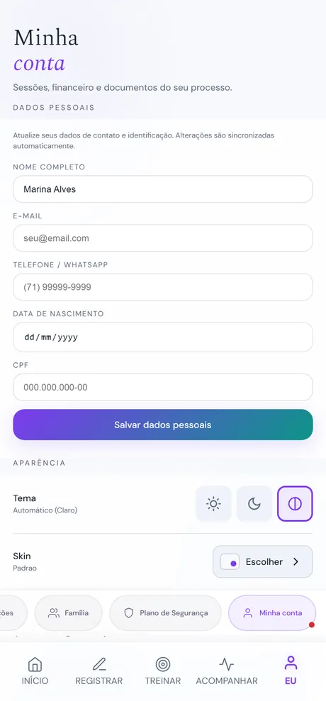 Tela Minha conta da Maré: no topo, o título 'Minha conta' e a linha 'Sessões, financeiro e documentos do seu processo'. Logo abaixo, o bloco 'Dados pessoais' com os campos Nome completo, E-mail, Telefone / WhatsApp, Data de nascimento e CPF, e o botão 'Salvar dados pessoais'. Mais abaixo aparecem os cartões de Aparência, Rede de apoio, Próxima sessão e Status financeiro. Na barra de baixo, as abas Início, Registrar, Treinar, Acompanhar e Eu.
